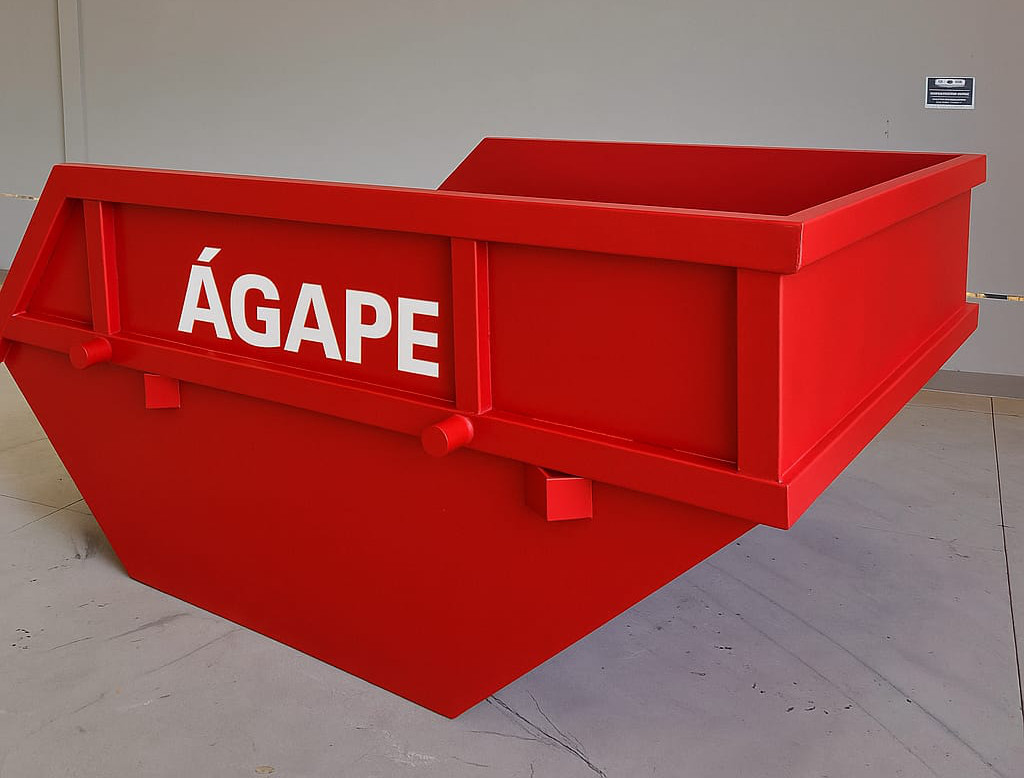 Imagem de uma caçamba fabricada pela Ágape